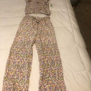 Rare Editions Linen 2 piece set. Size medium